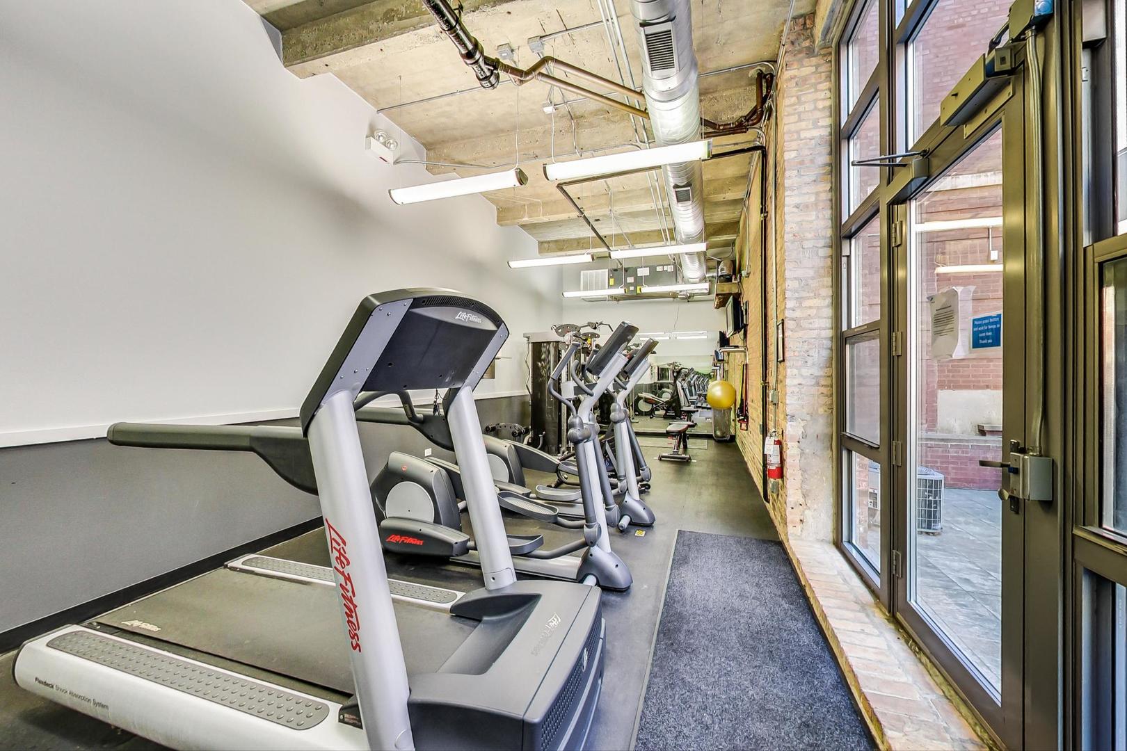 1735 N Paulina Street Unit: 606