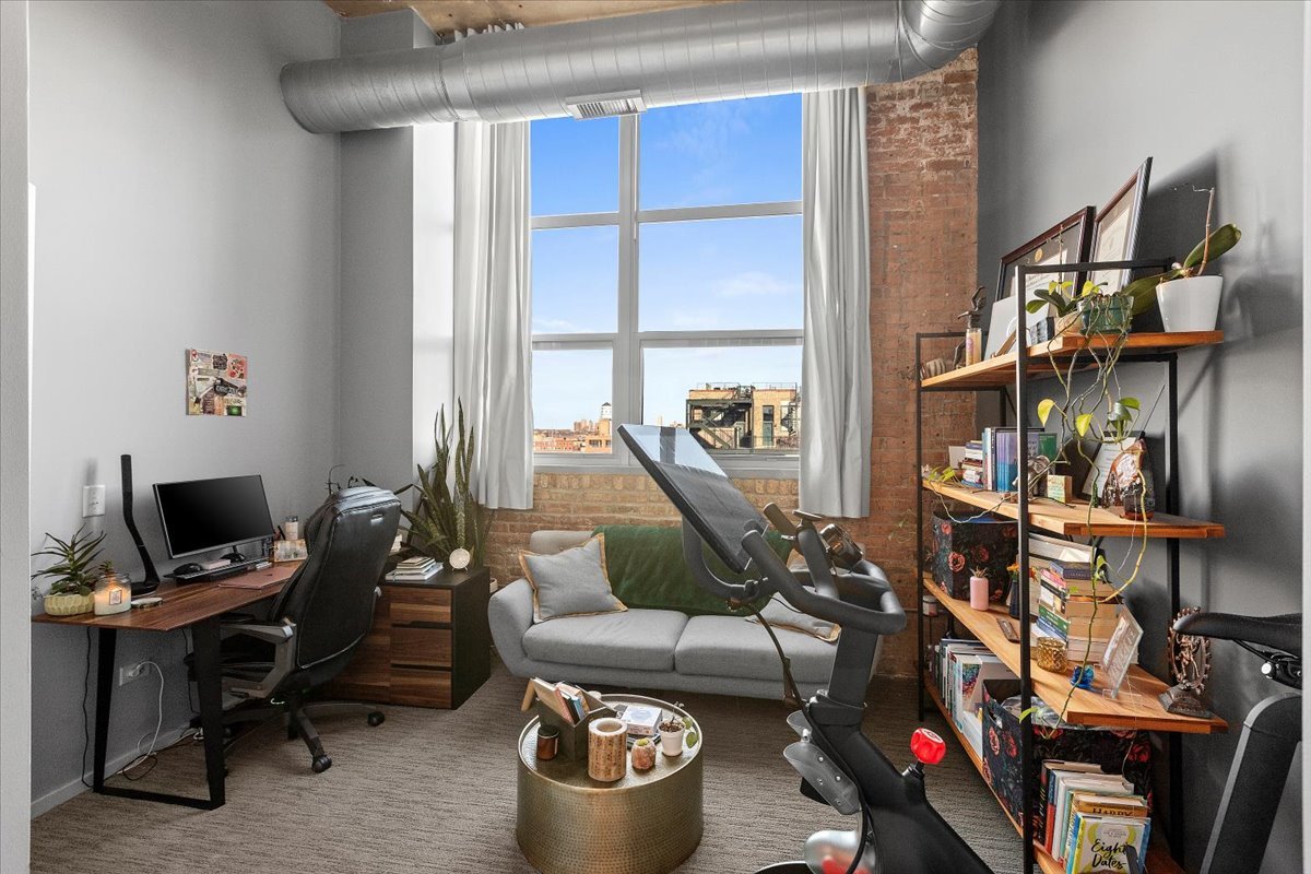 1735 N Paulina Street Unit: 606