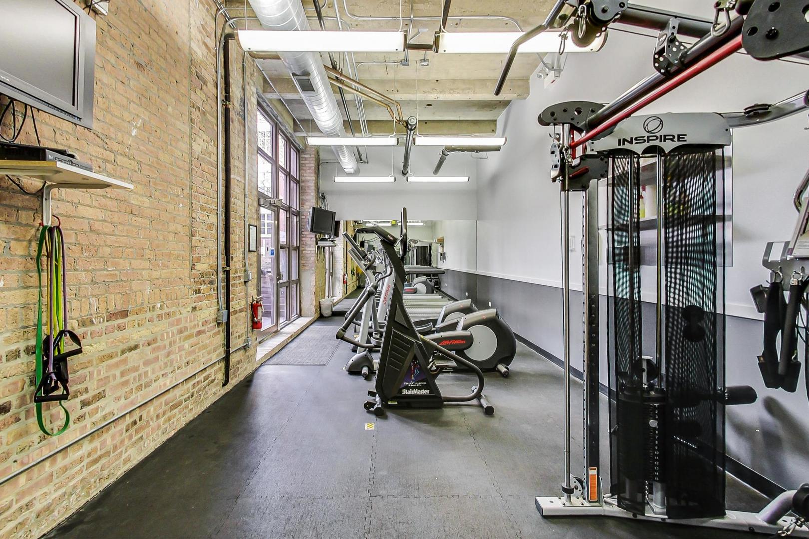 1735 N Paulina Street Unit: 606