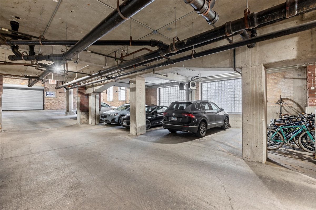 1735 N Paulina Street Unit: 606