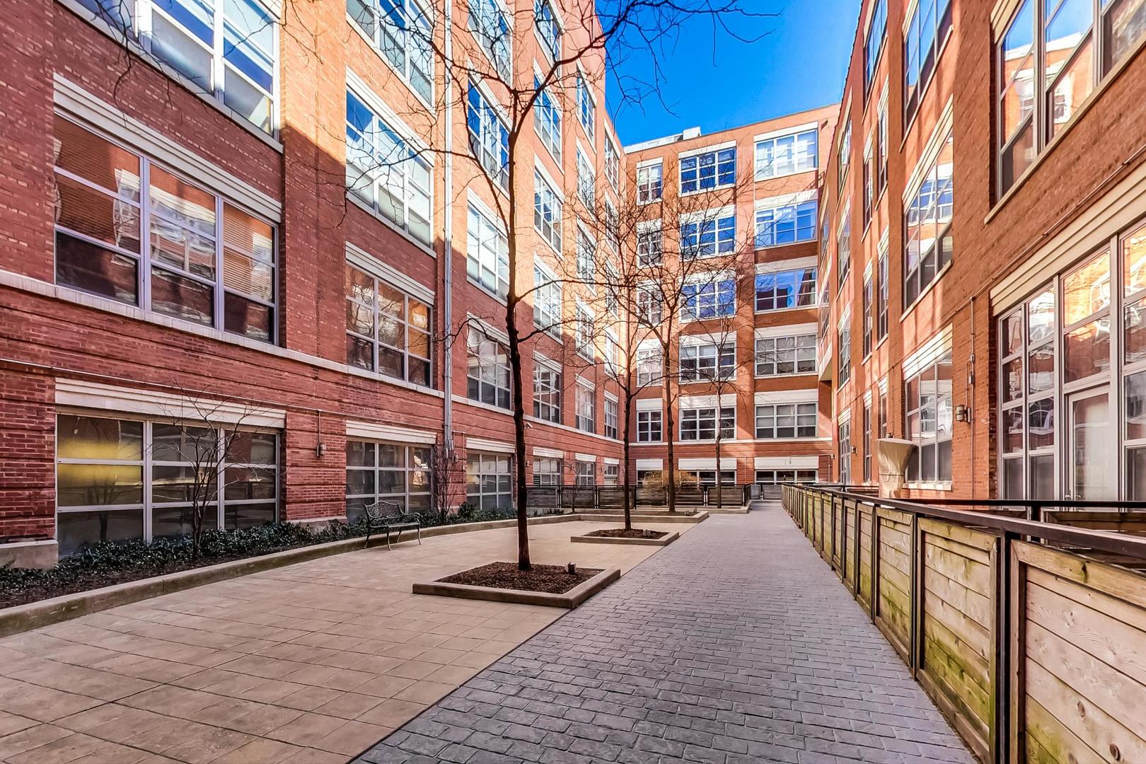 1735 N Paulina Street Unit: 606
