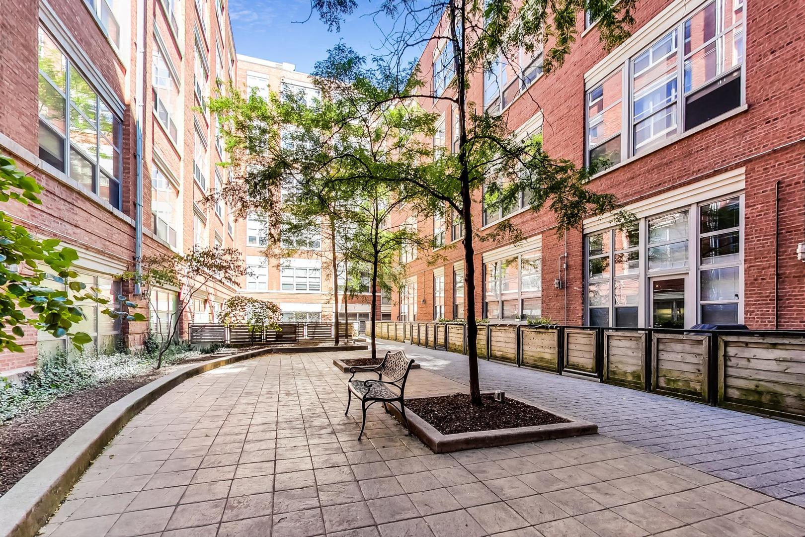 1735 N Paulina Street Unit: 606