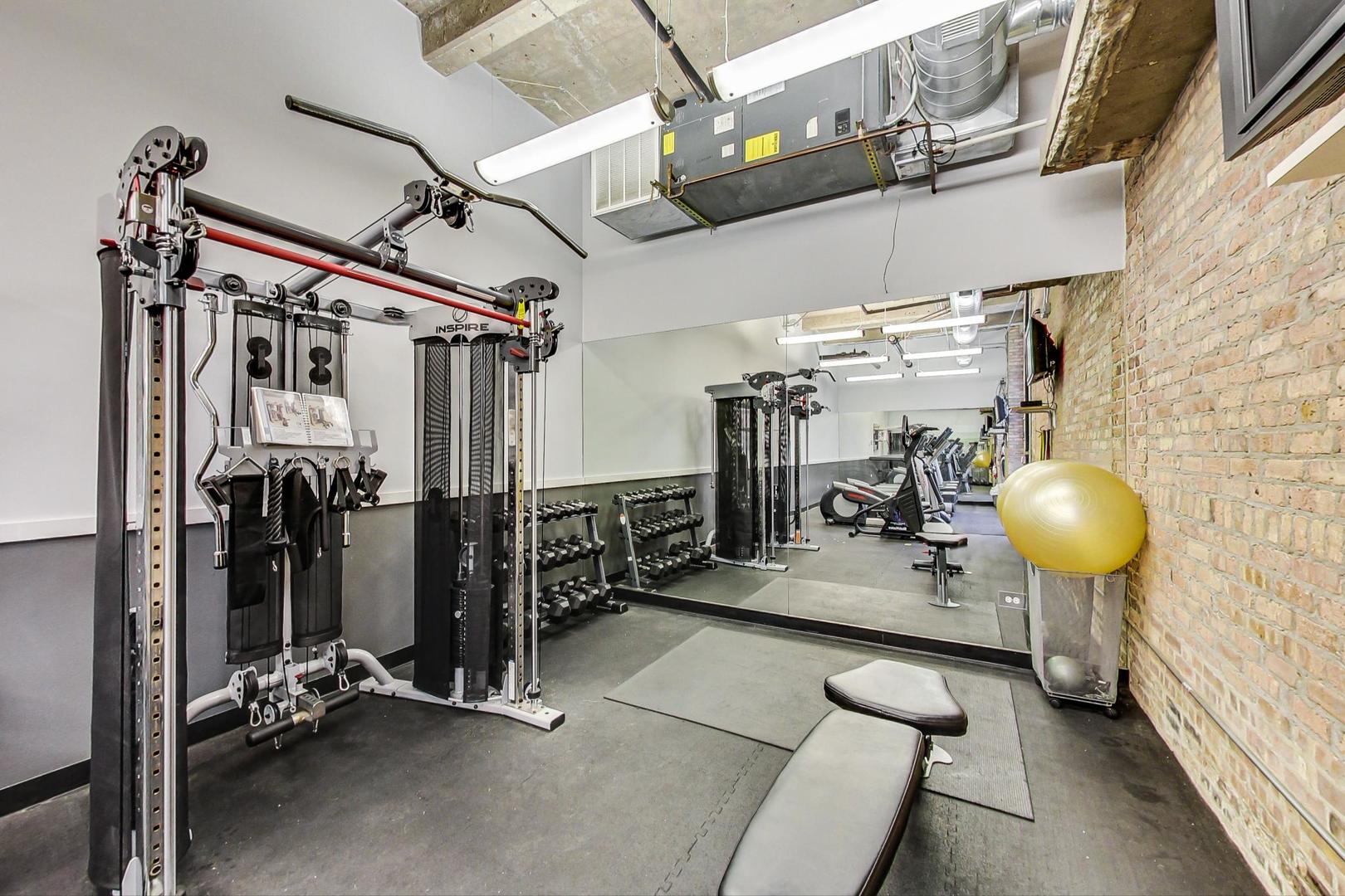 1735 N Paulina Street Unit: 606