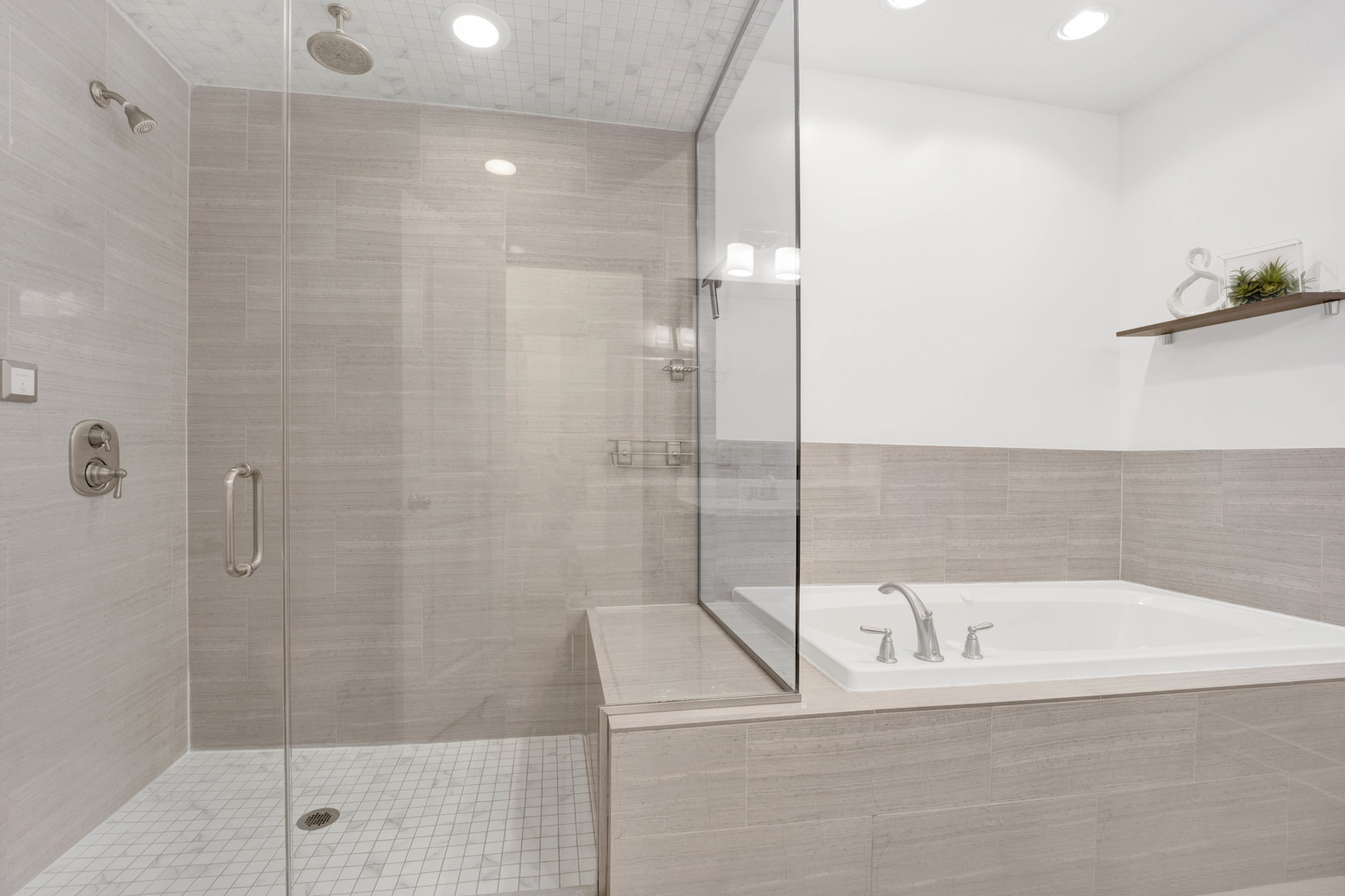 1011 N WOLCOTT Avenue Unit: 1S