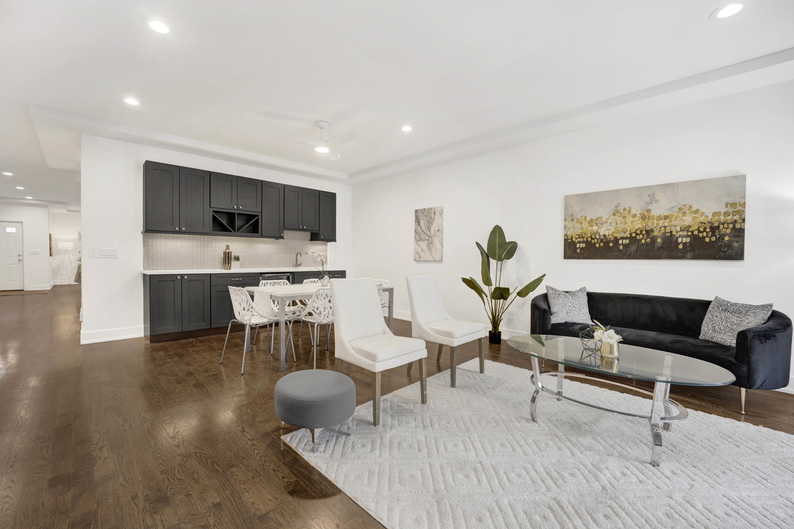 1011 N WOLCOTT Avenue Unit: 1S