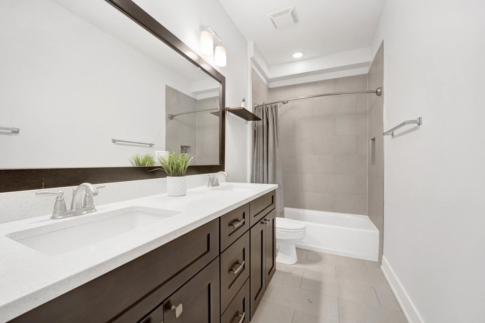 1011 N WOLCOTT Avenue Unit: 1S
