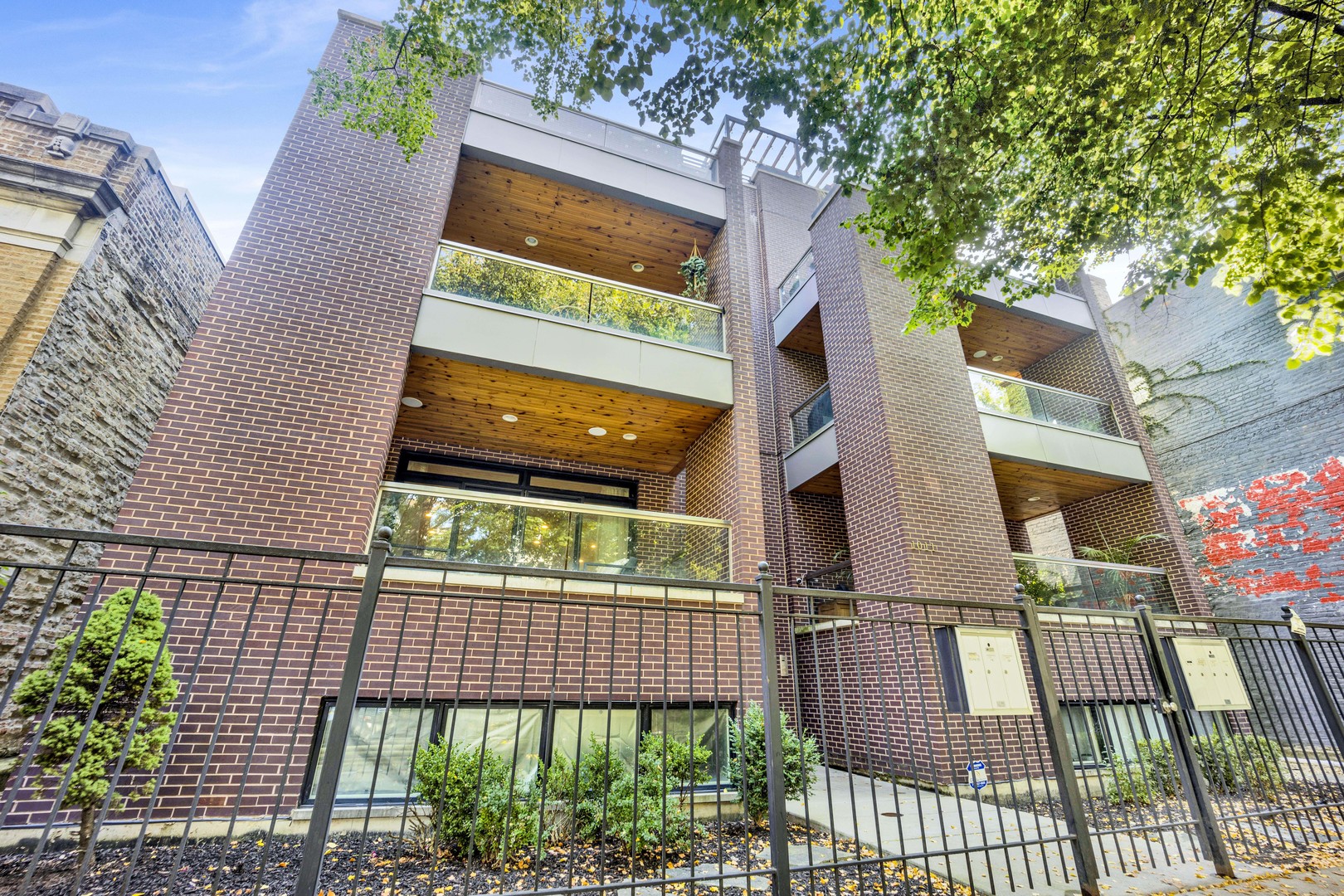 1011 N WOLCOTT Avenue Unit: 1S
