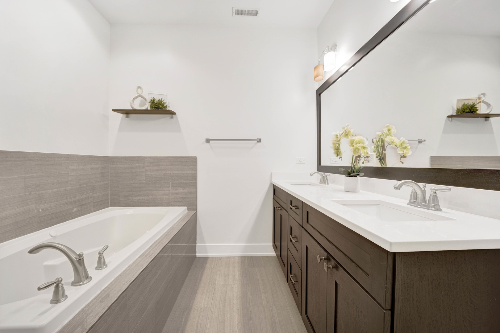 1011 N WOLCOTT Avenue Unit: 1S