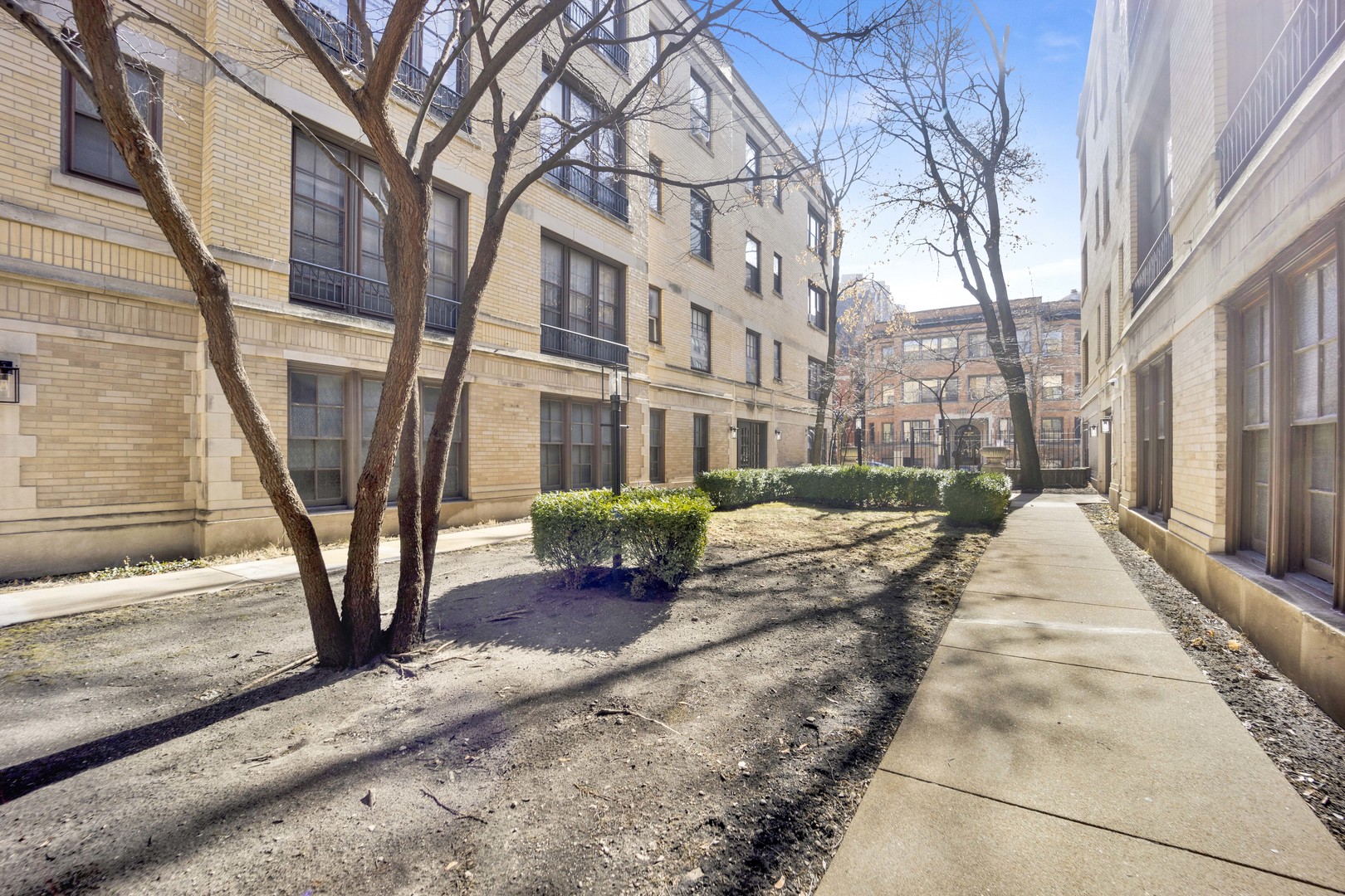 440 W Surf Street Unit: G