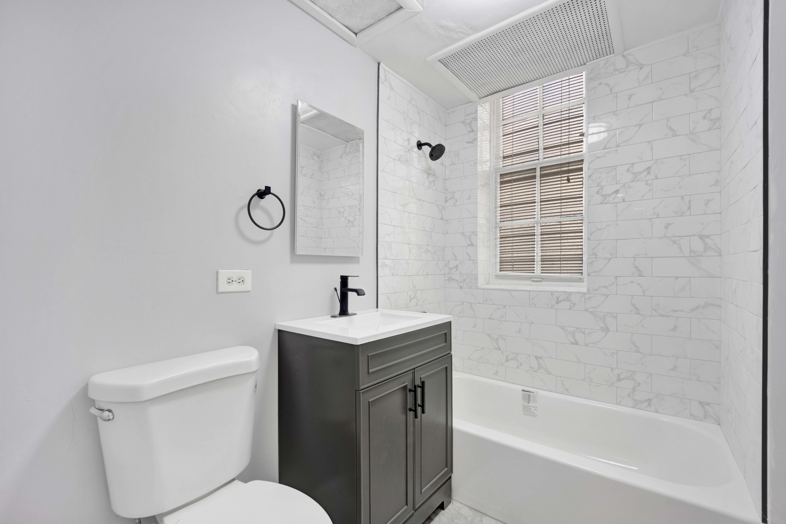 440 W Surf Street Unit: G