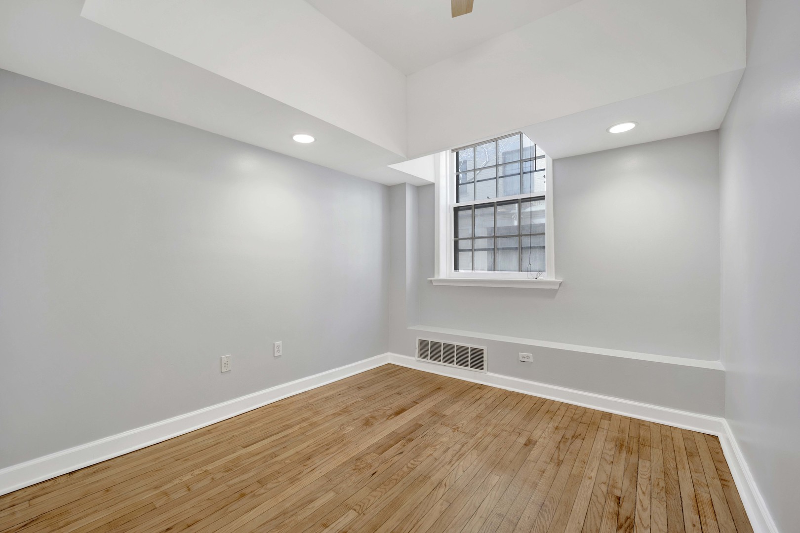 440 W Surf Street Unit: G