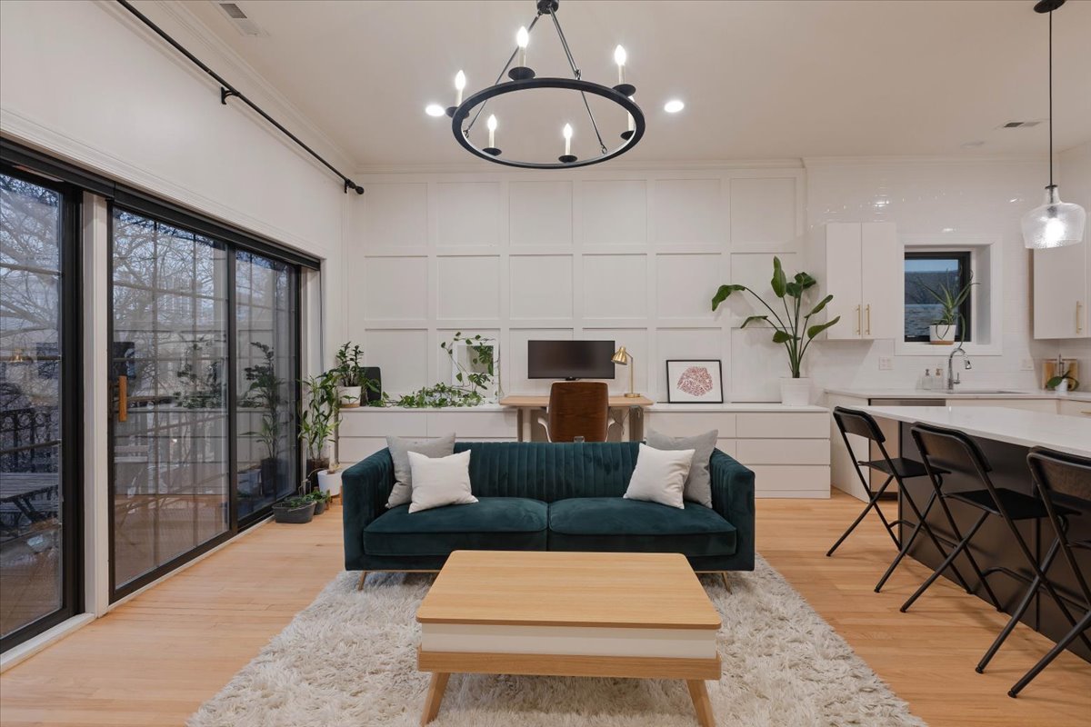 663 W Barry Avenue Unit: 4D