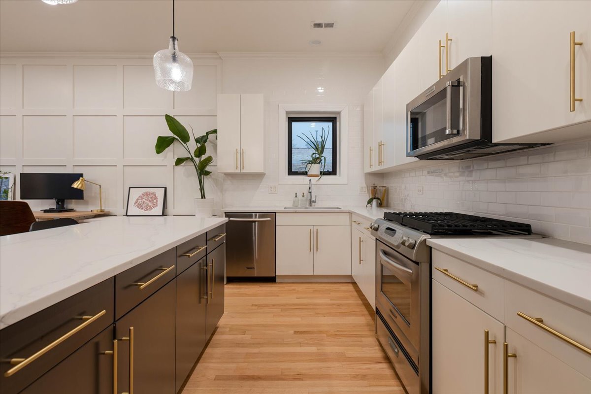 663 W Barry Avenue Unit: 4D