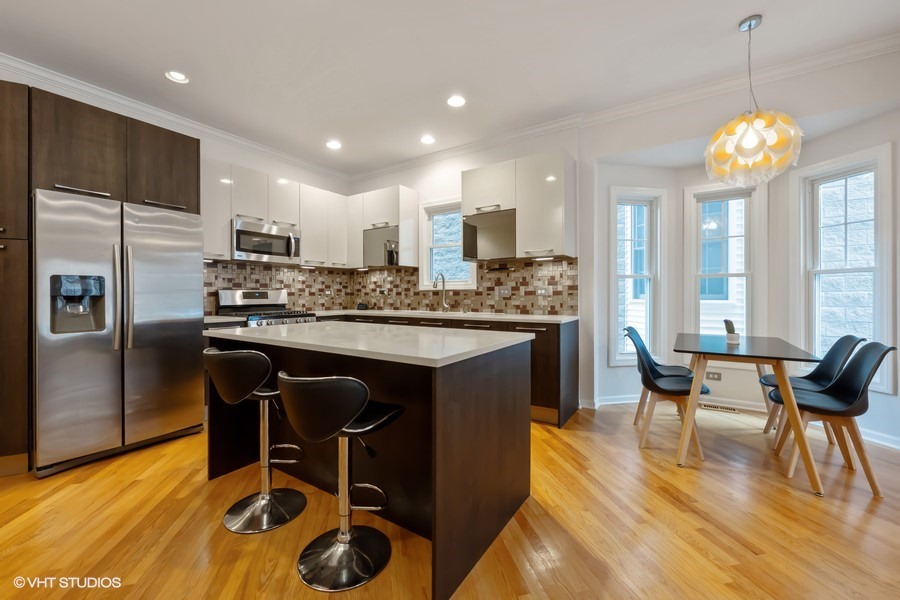 1306 W FLETCHER Street Unit: 1E