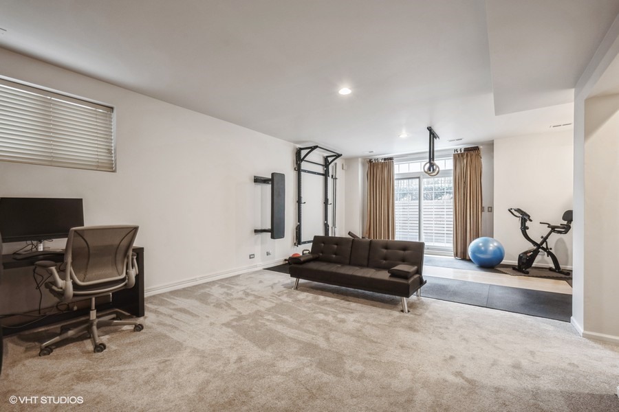 1306 W FLETCHER Street Unit: 1E