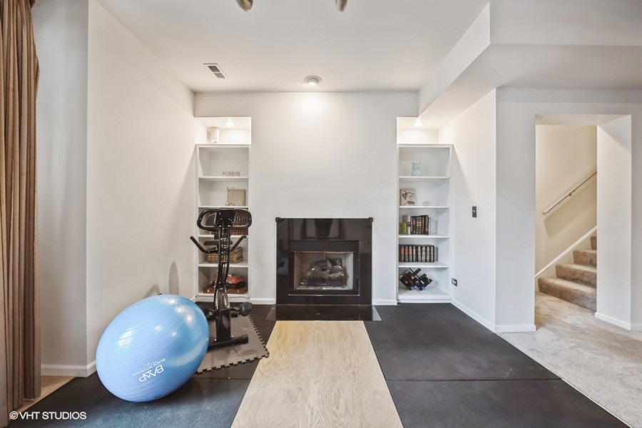 1306 W FLETCHER Street Unit: 1E