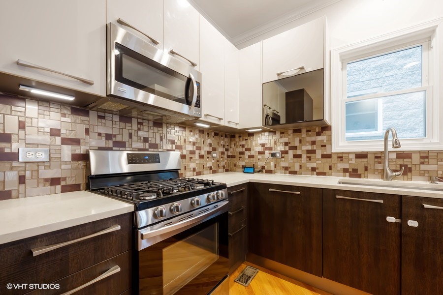 1306 W FLETCHER Street Unit: 1E