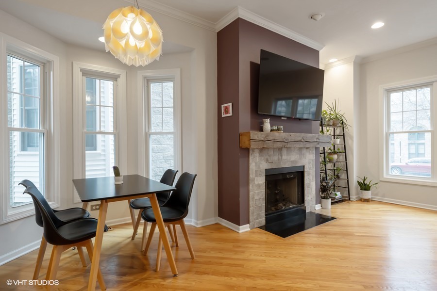 1306 W FLETCHER Street Unit: 1E