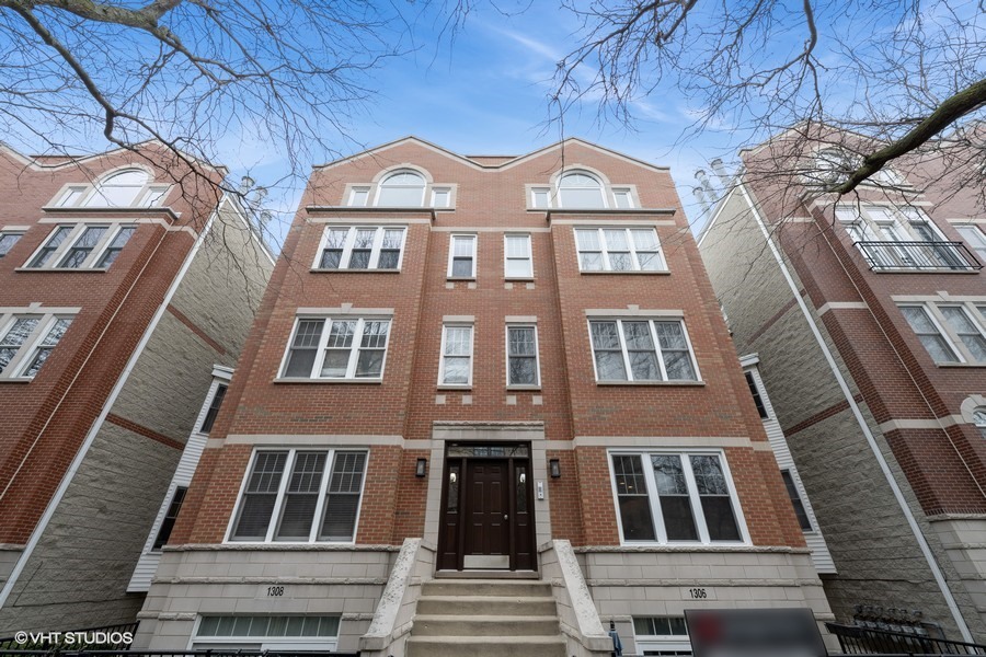 1306 W FLETCHER Street Unit: 1E
