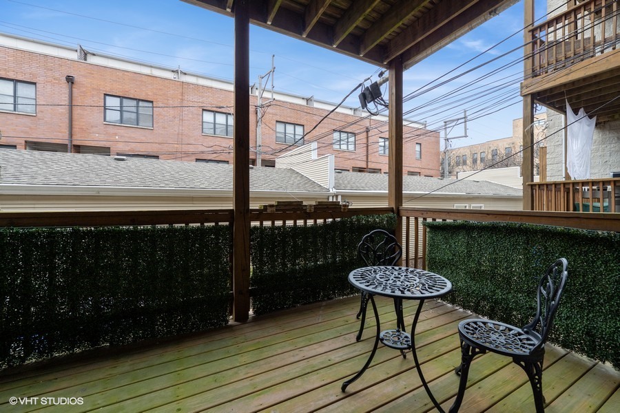 1306 W FLETCHER Street Unit: 1E