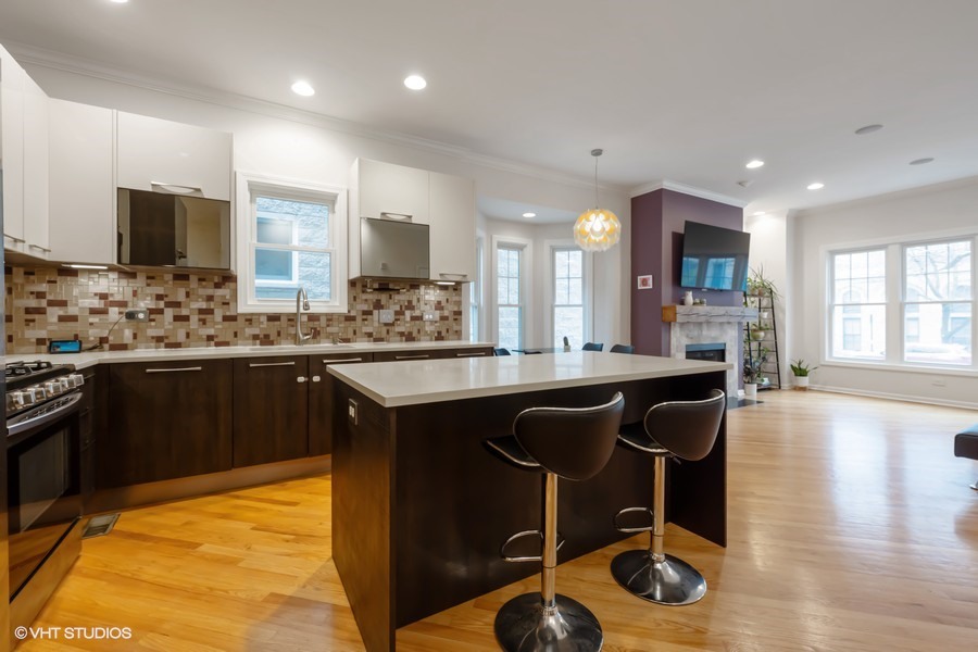 1306 W FLETCHER Street Unit: 1E