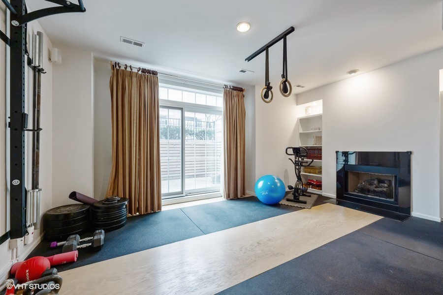 1306 W FLETCHER Street Unit: 1E