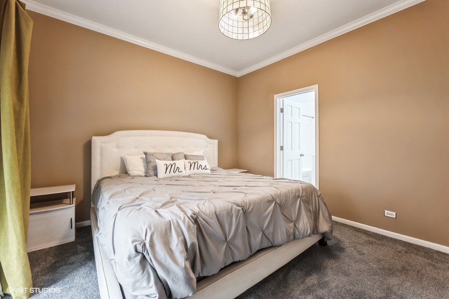 1306 W FLETCHER Street Unit: 1E