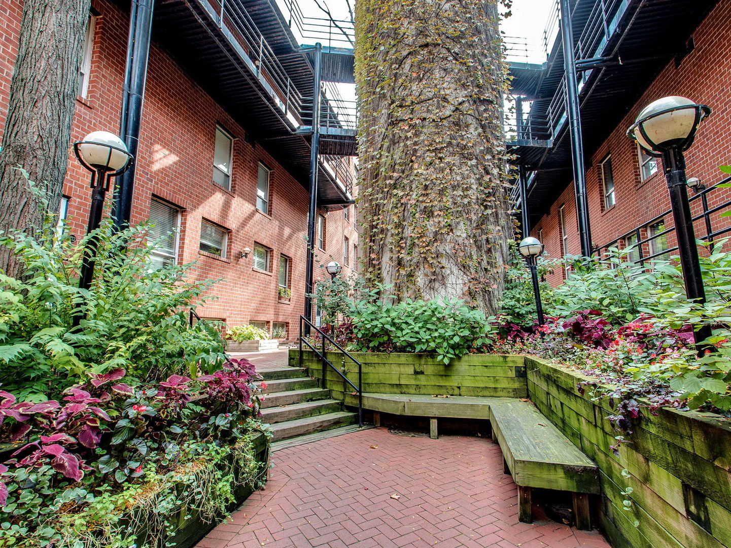 5400 S Hyde Park Boulevard Unit: B1