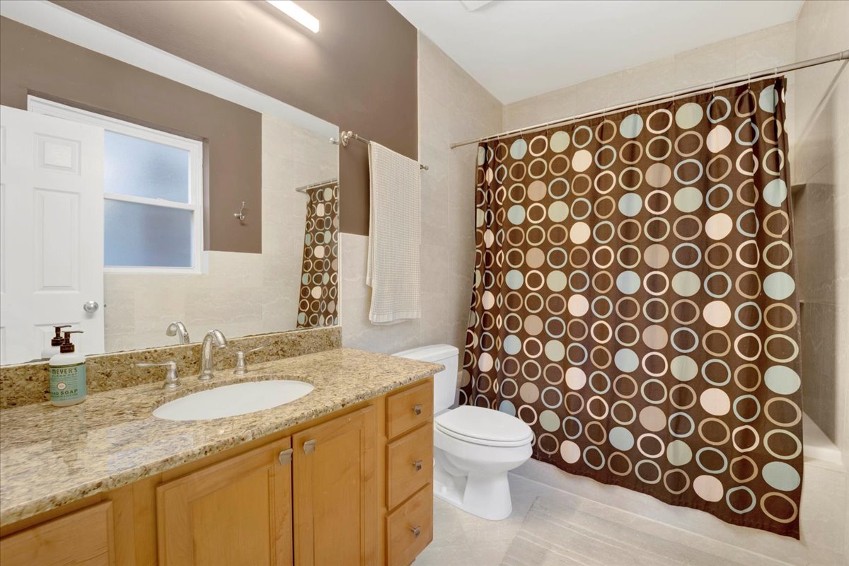 2841 N Damen Avenue Unit: 2