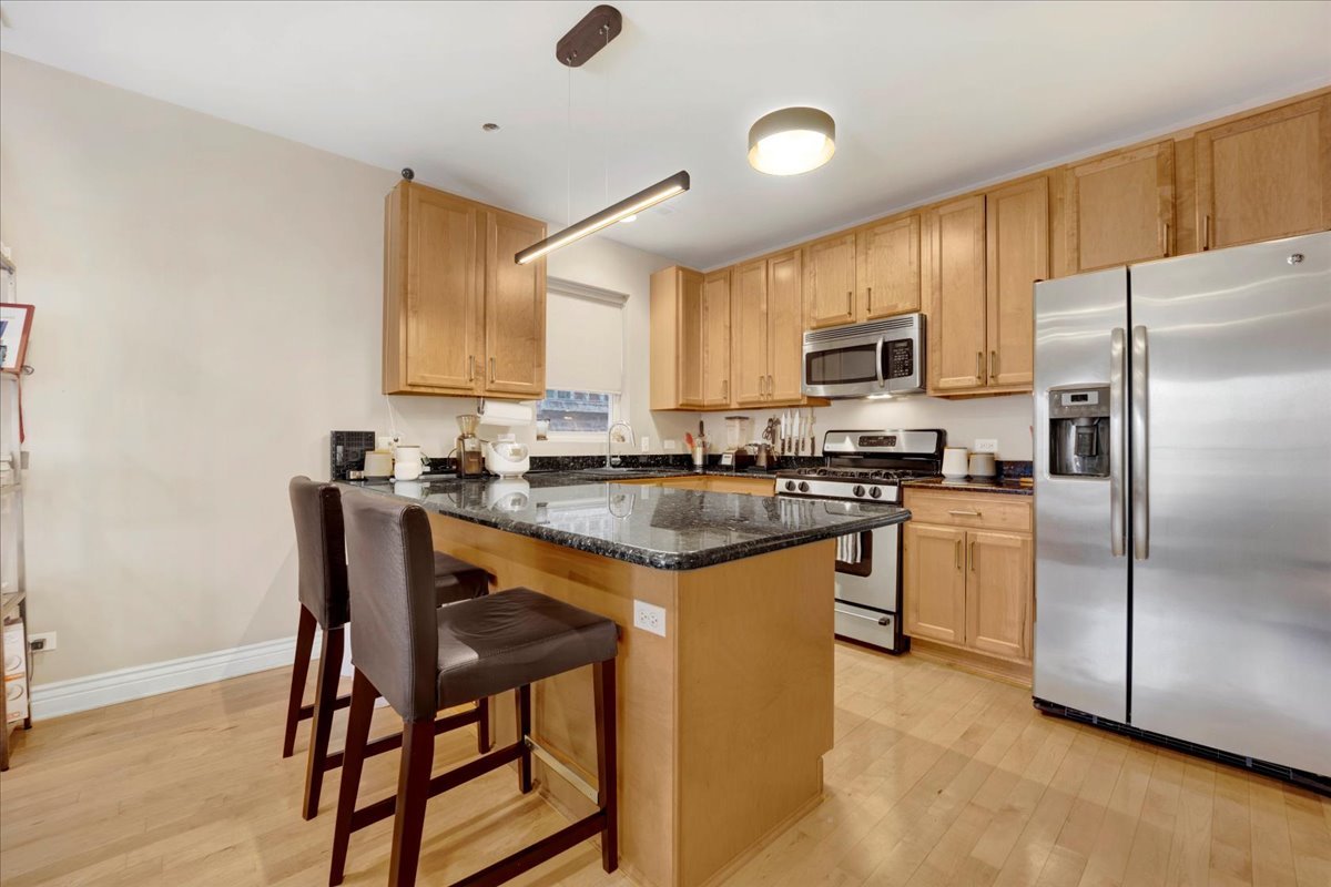 2841 N Damen Avenue Unit: 2
