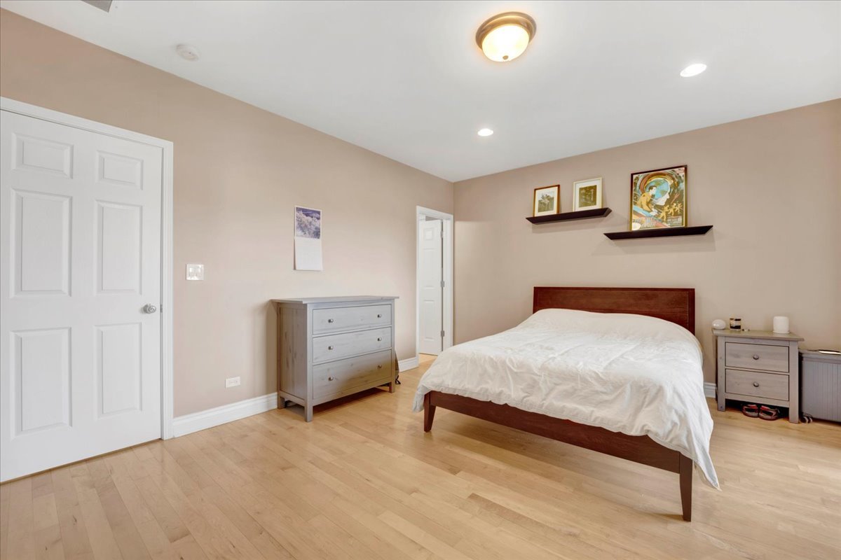 2841 N Damen Avenue Unit: 2