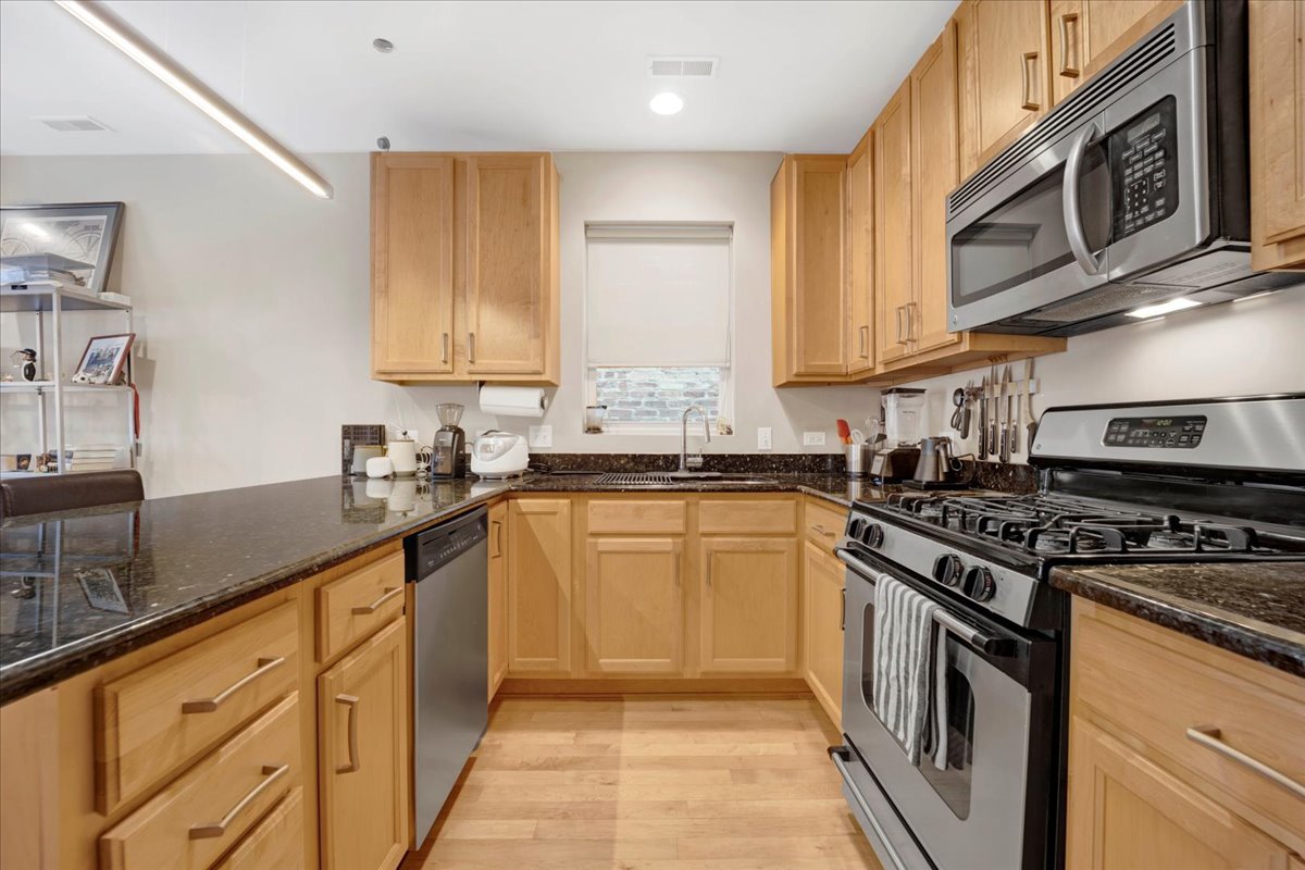 2841 N Damen Avenue Unit: 2
