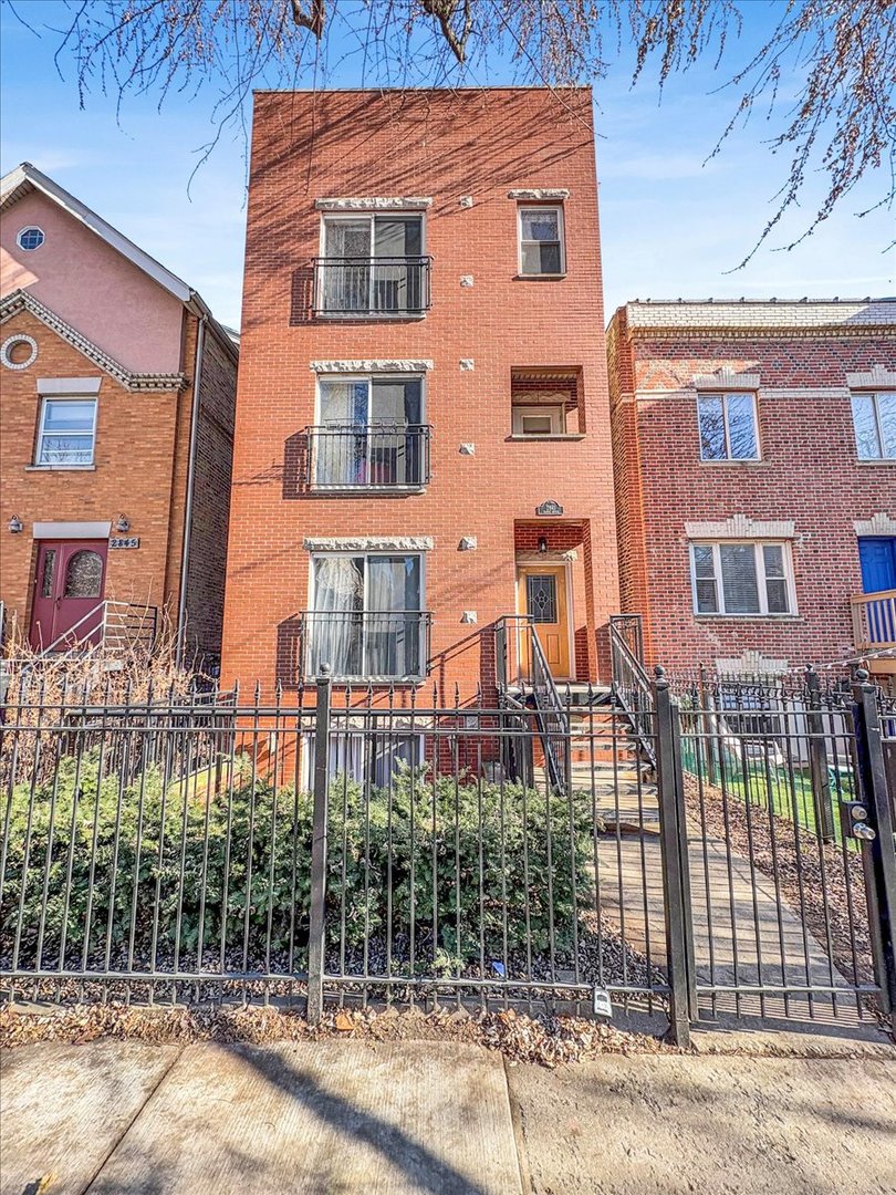 2841 N Damen Avenue Unit: 2