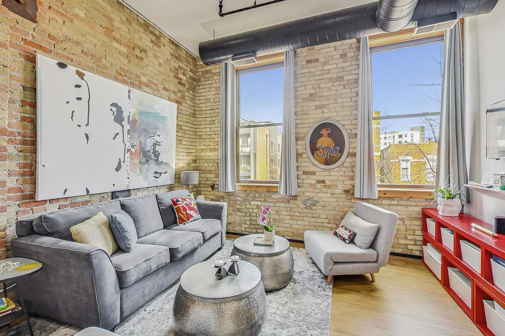 1147 W OHIO Street Unit: 304