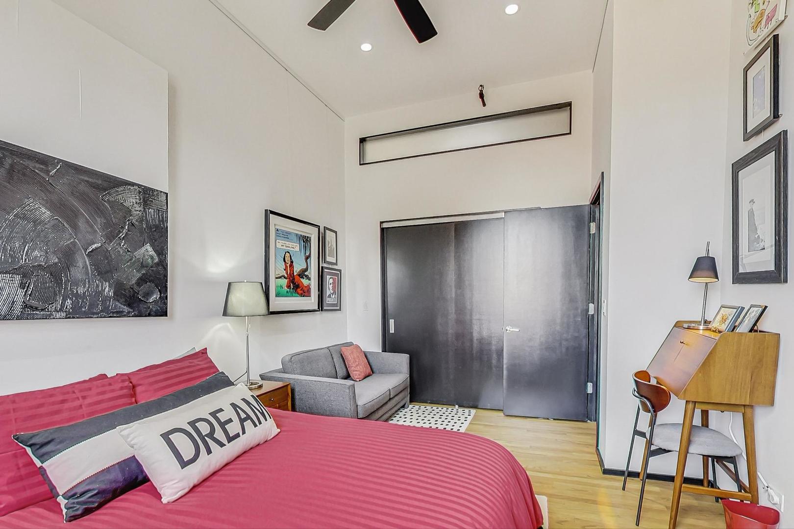 1147 W OHIO Street Unit: 304