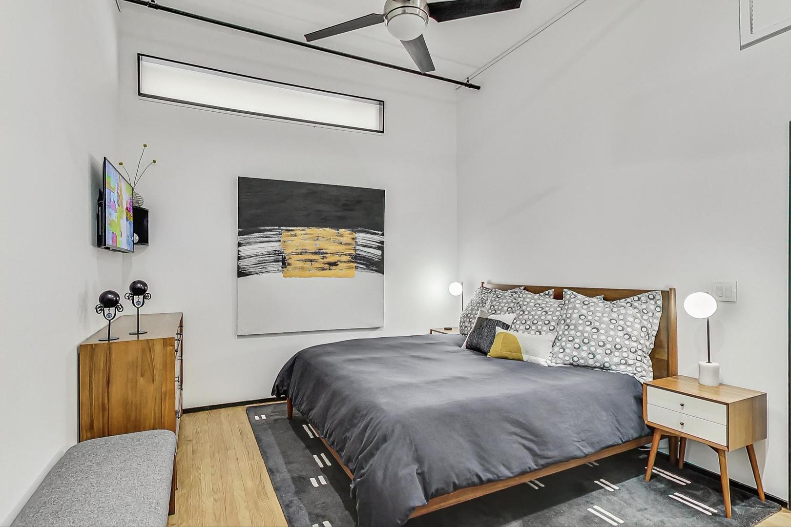 1147 W OHIO Street Unit: 304
