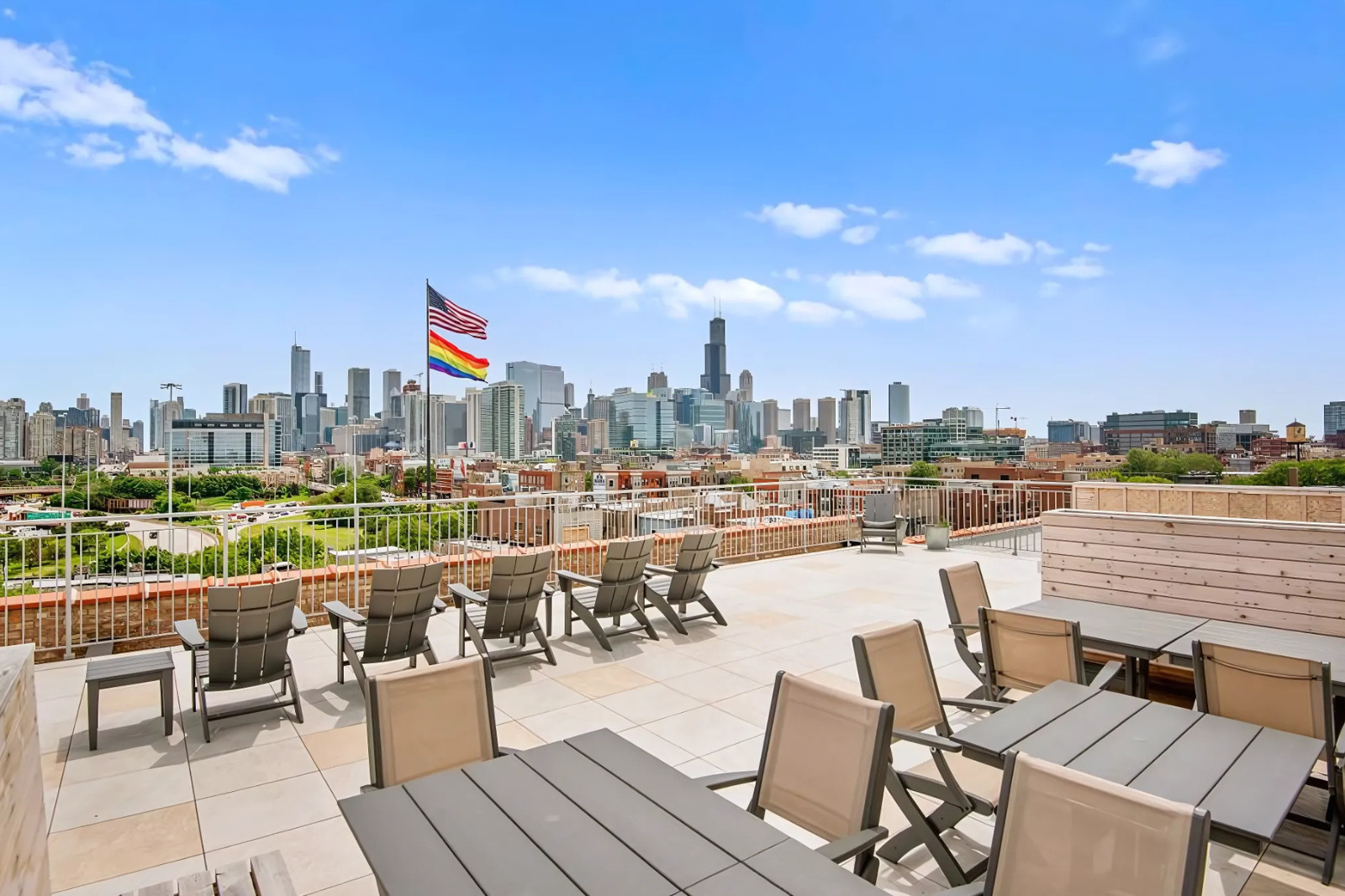 1147 W OHIO Street Unit: 304