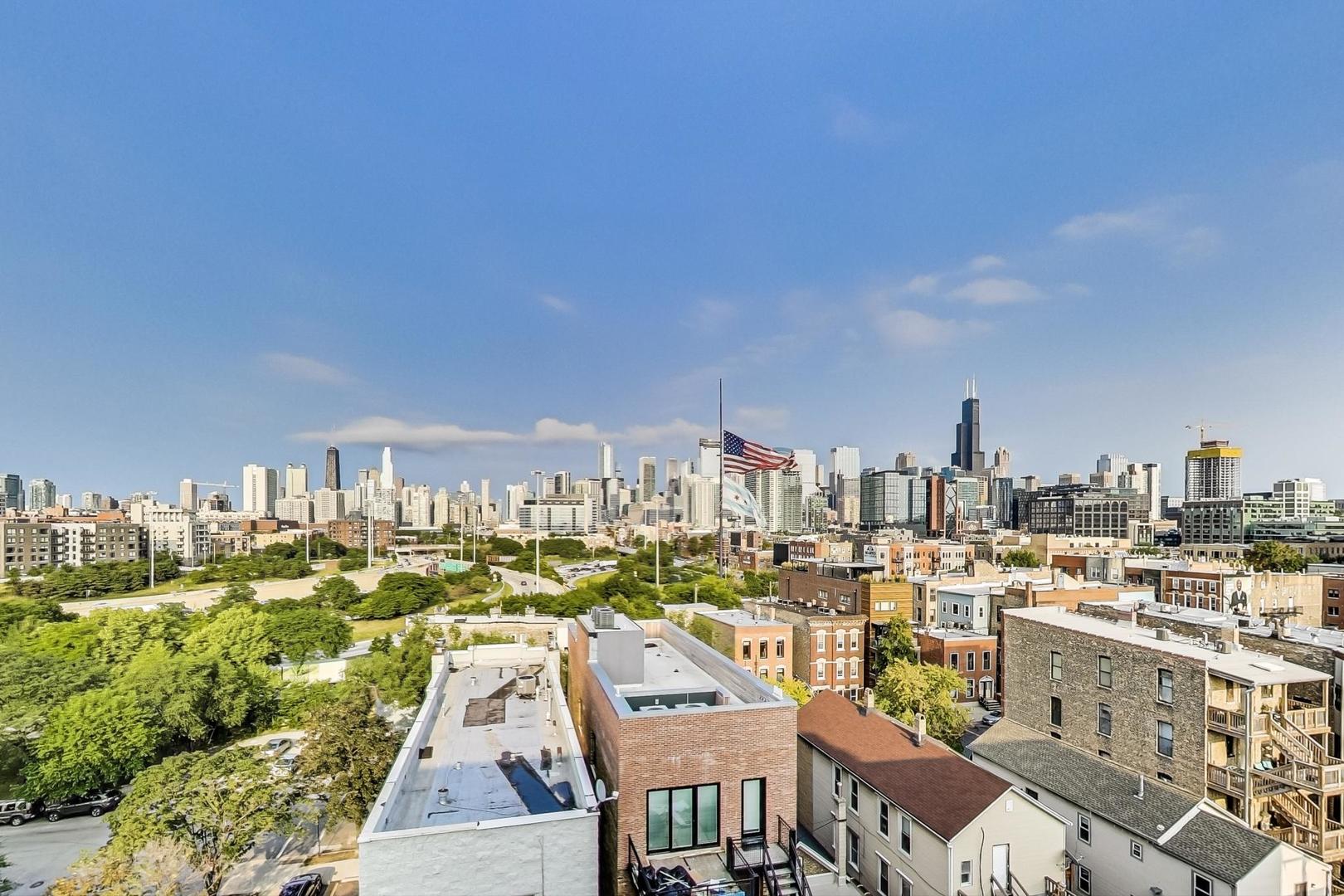 1147 W OHIO Street Unit: 304