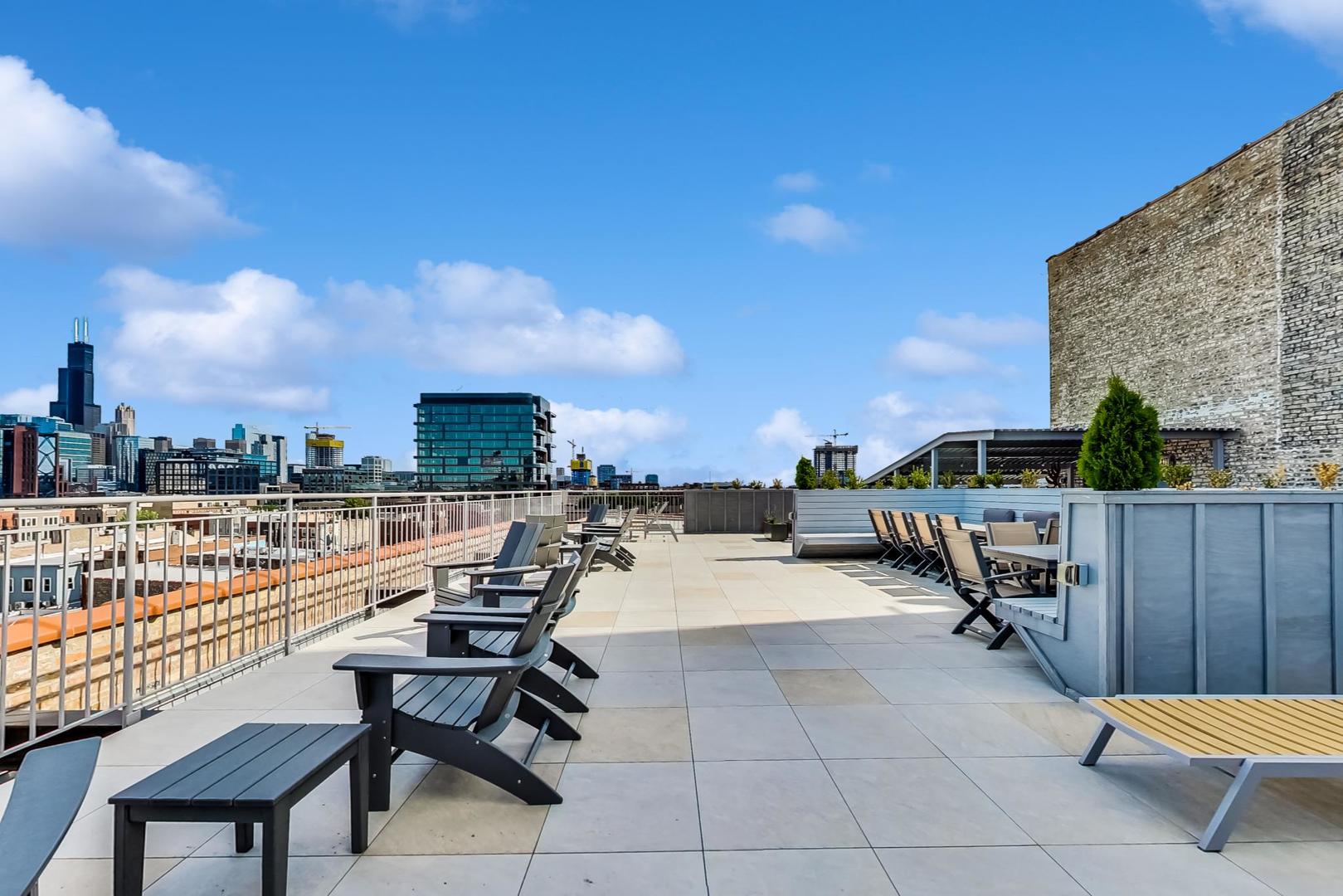 1147 W OHIO Street Unit: 304