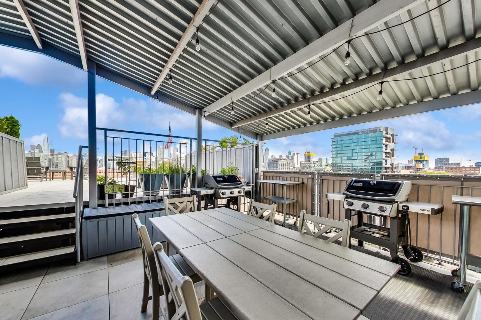 1147 W OHIO Street Unit: 304