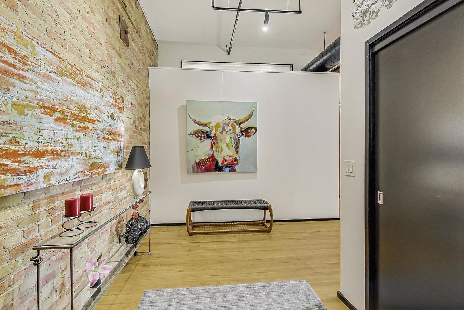 1147 W OHIO Street Unit: 304