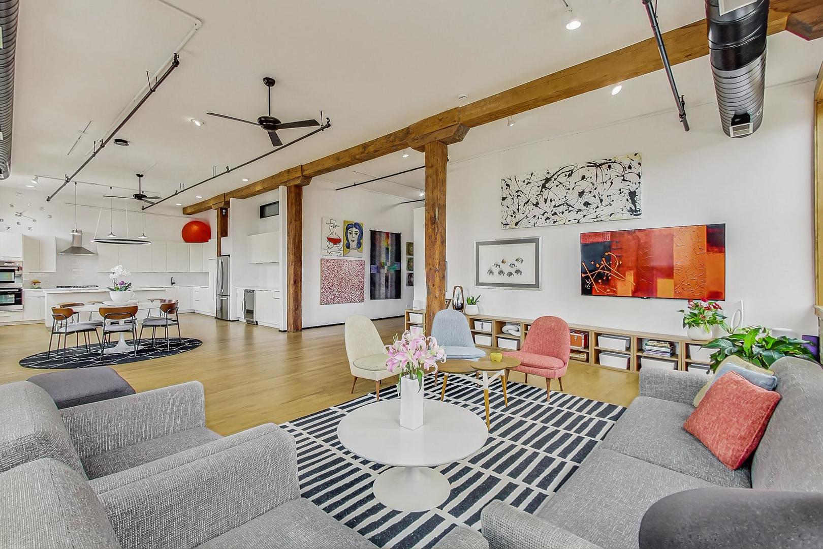 1147 W OHIO Street Unit: 304