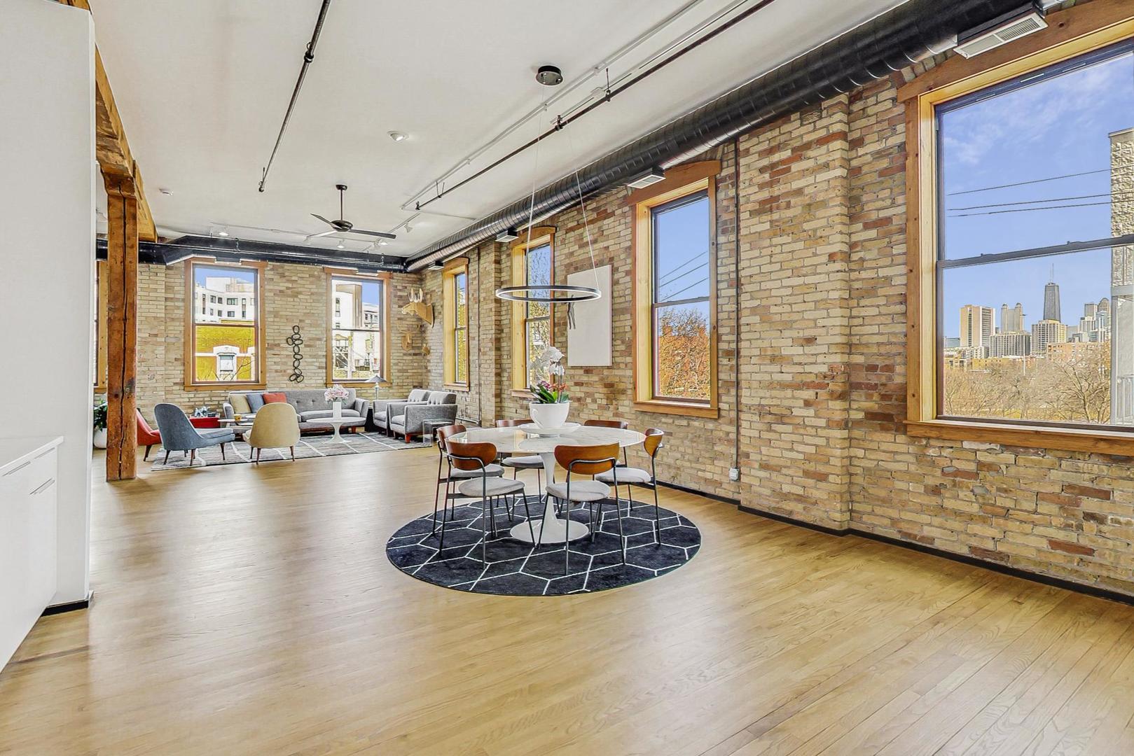 1147 W OHIO Street Unit: 304