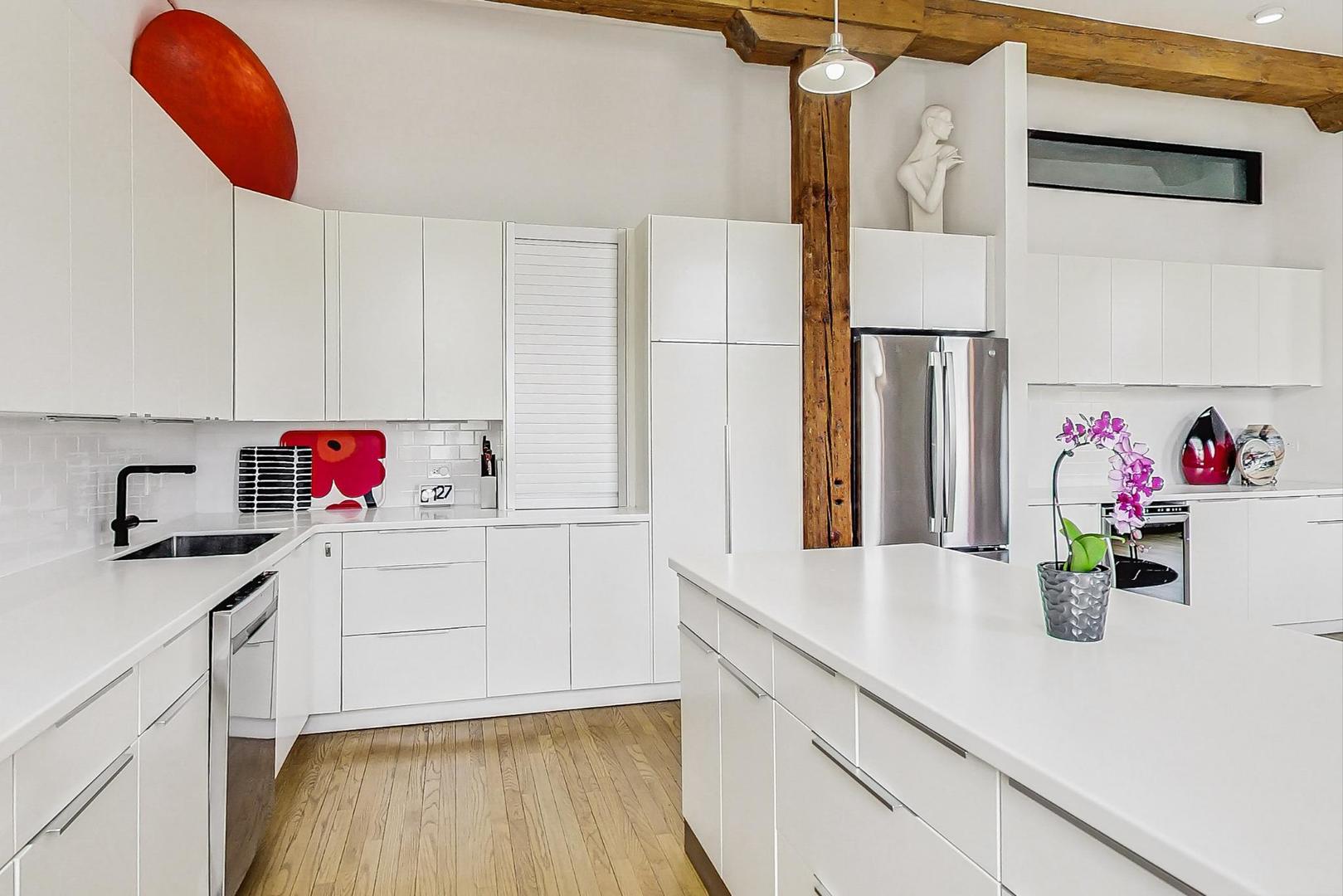 1147 W OHIO Street Unit: 304