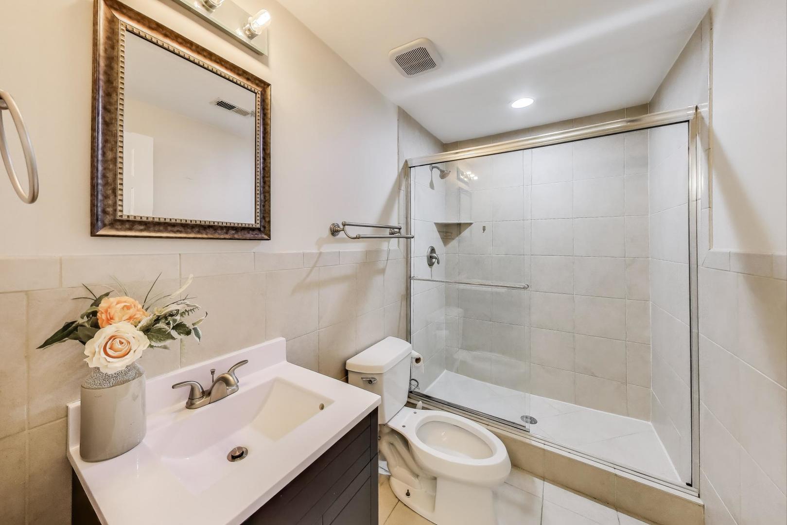 2303 W CHICAGO Avenue Unit: 2