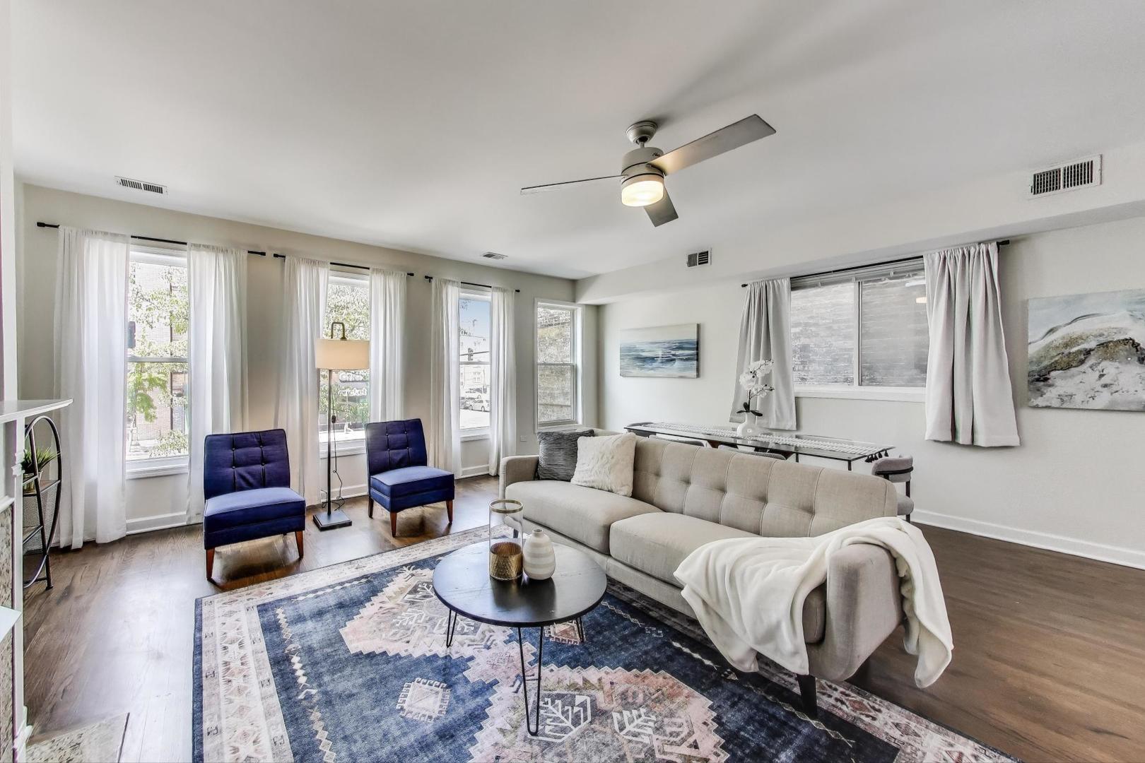 2303 W CHICAGO Avenue Unit: 2