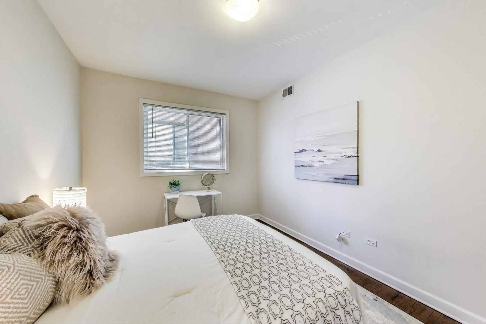 2303 W CHICAGO Avenue Unit: 2