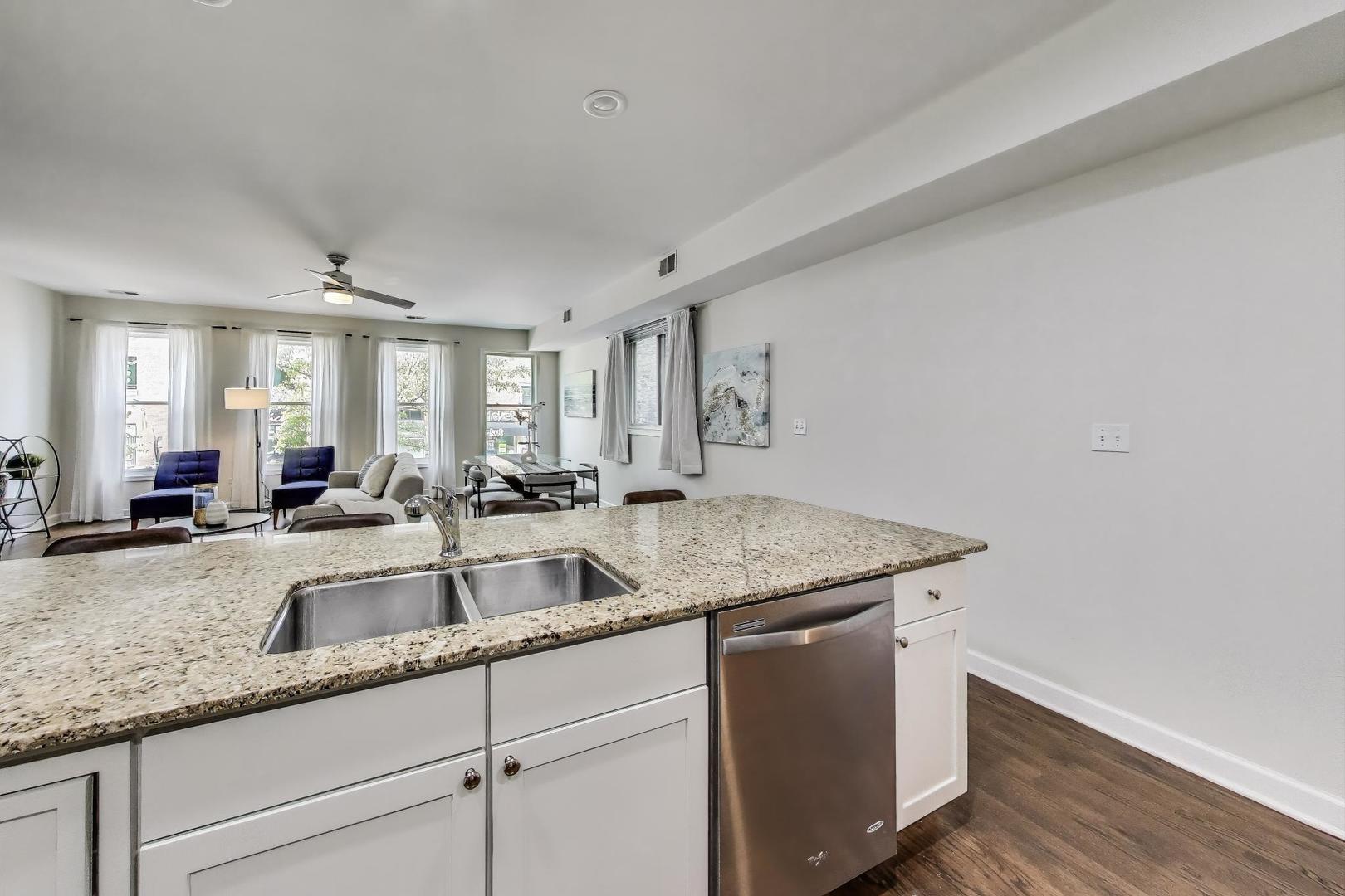 2303 W CHICAGO Avenue Unit: 2