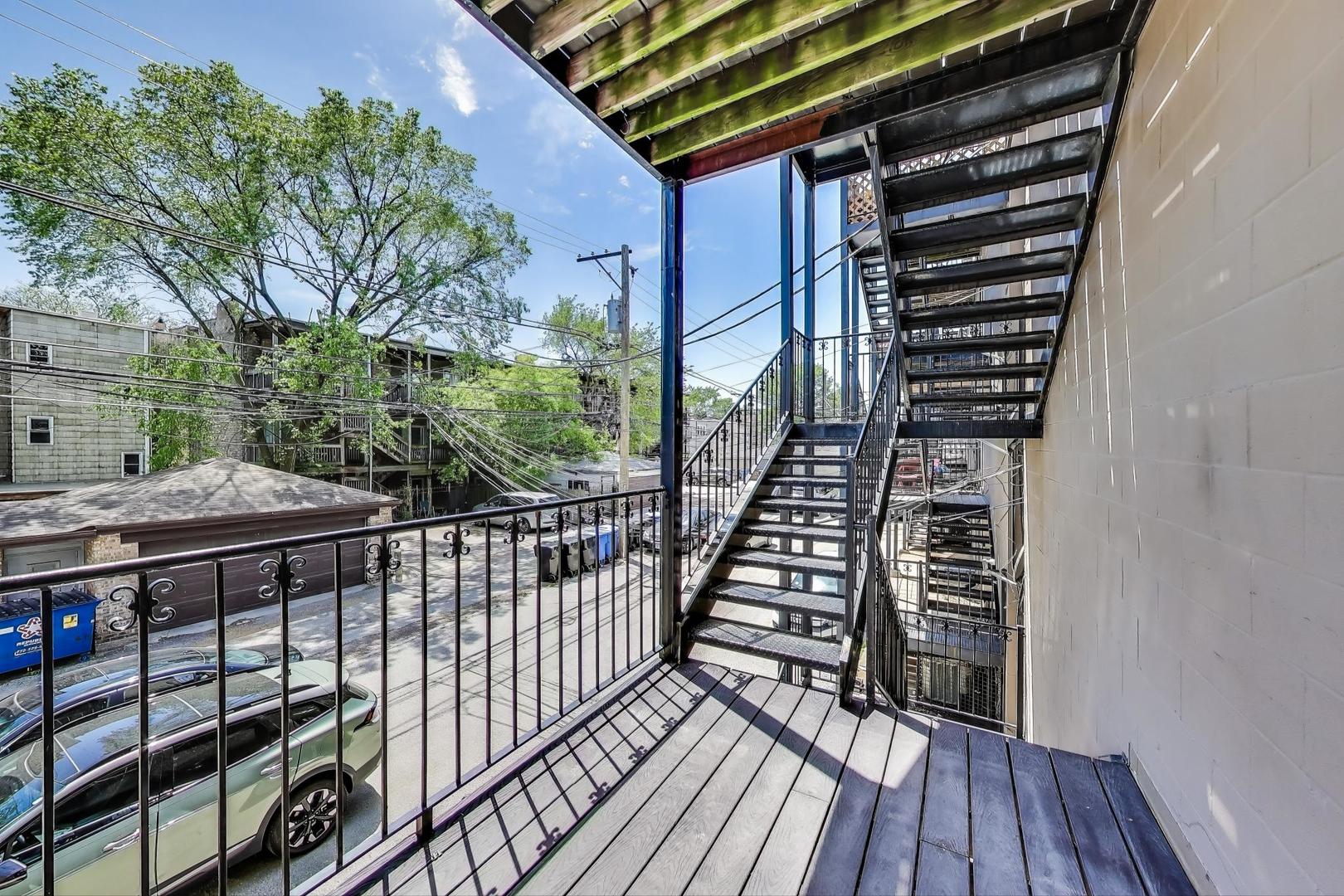2303 W CHICAGO Avenue Unit: 2
