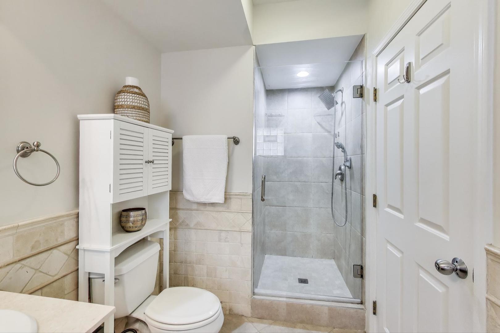 2303 W CHICAGO Avenue Unit: 2